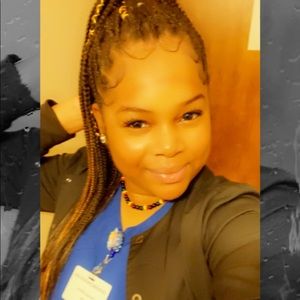 Meet your Posher, Donique